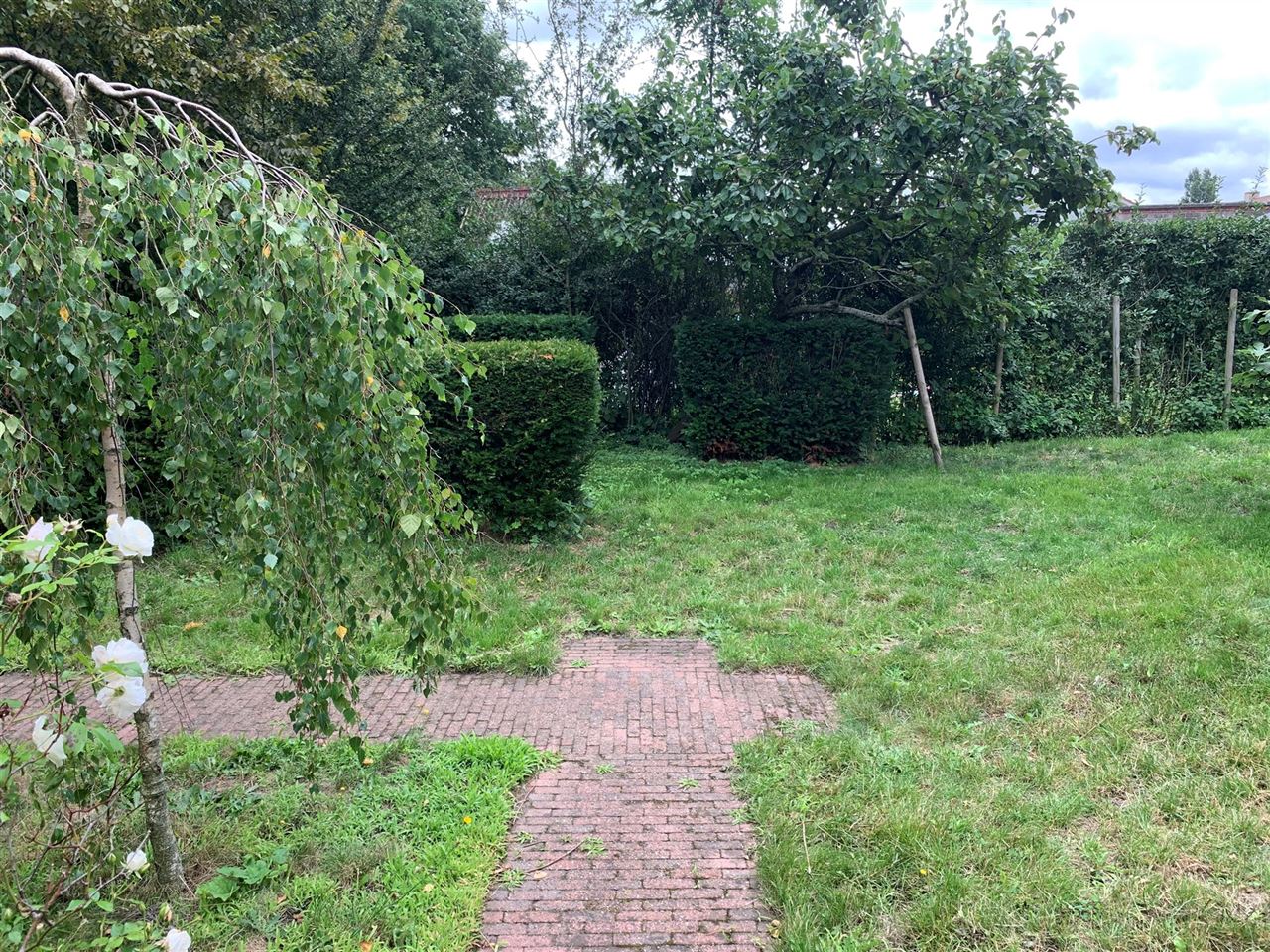 Charmant huis met 2 slaapkamers, tuin en carport.