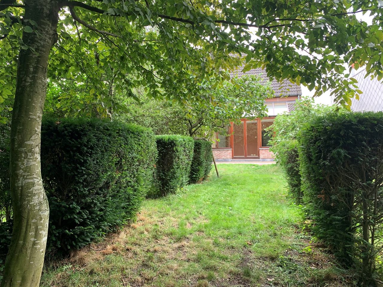 Charmant huis met 2 slaapkamers, tuin en carport.