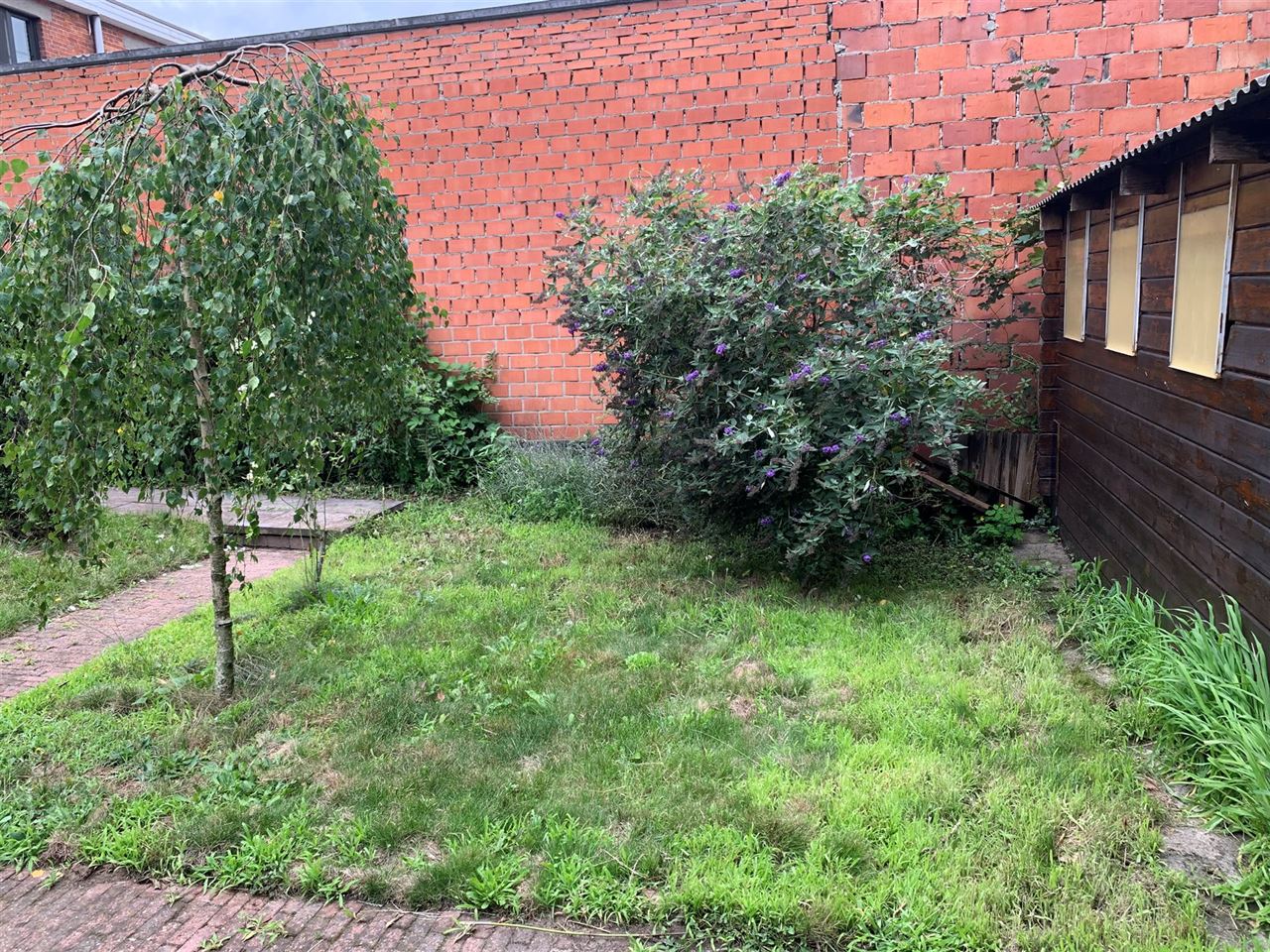 Charmant huis met 2 slaapkamers, tuin en carport.