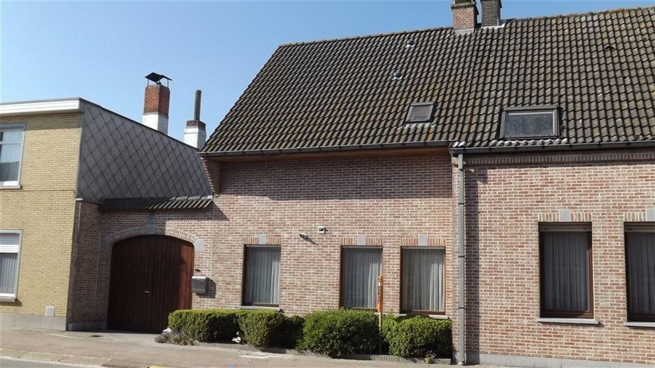 Charmant huis met 2 slaapkamers, tuin en carport.