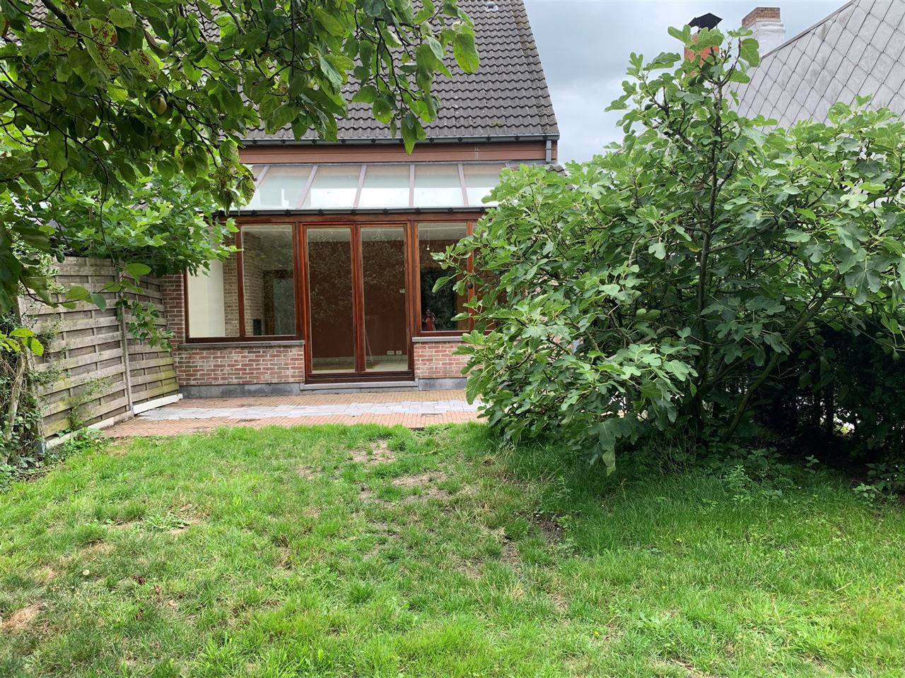 Charmant huis met 2 slaapkamers, tuin en carport.