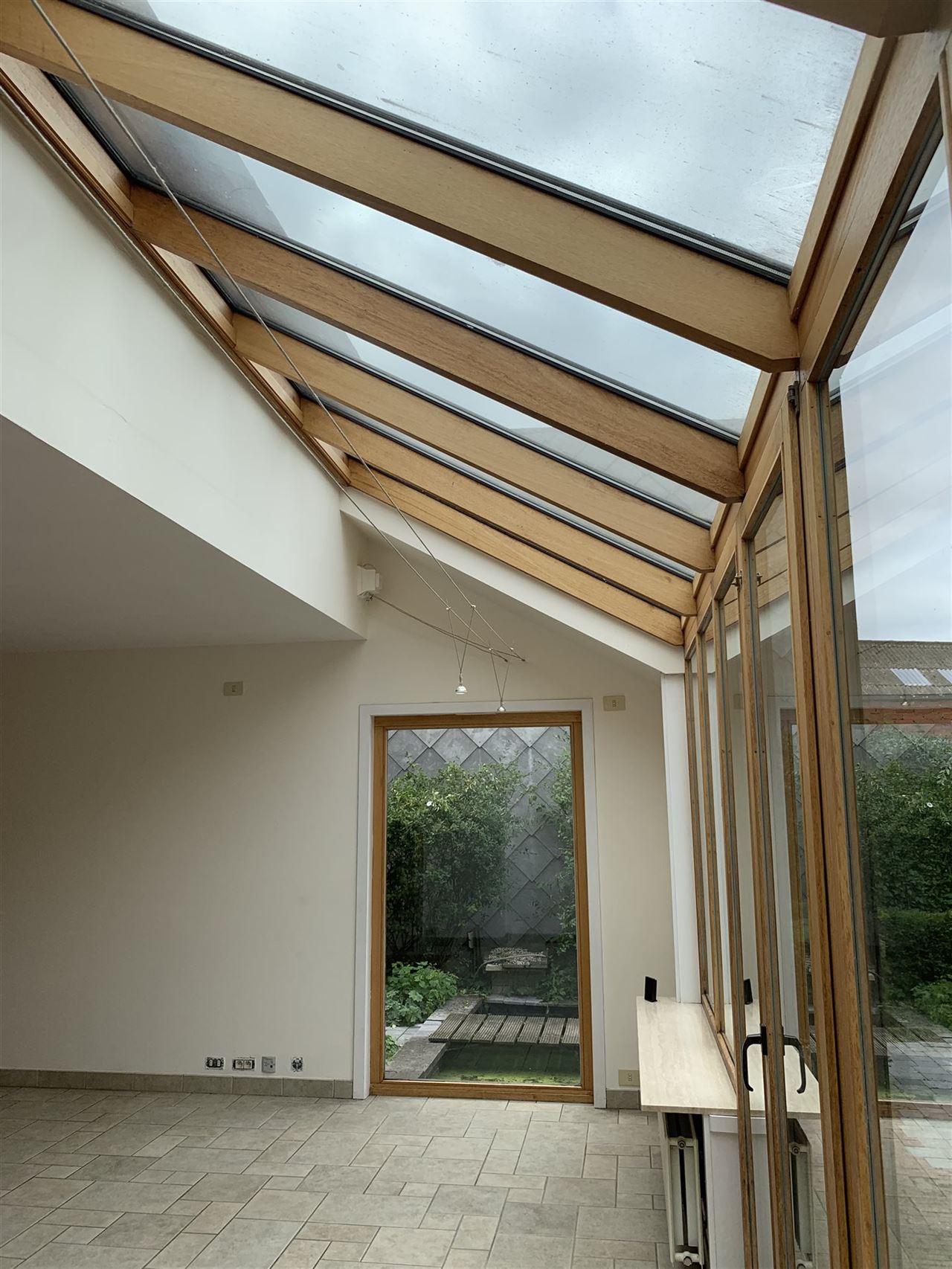 Charmant huis met 2 slaapkamers, tuin en carport.