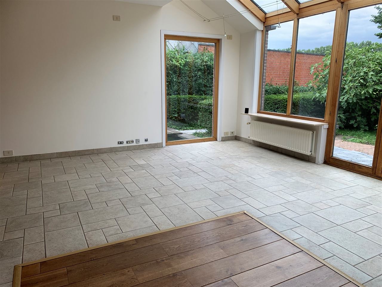 Charmant huis met 2 slaapkamers, tuin en carport.
