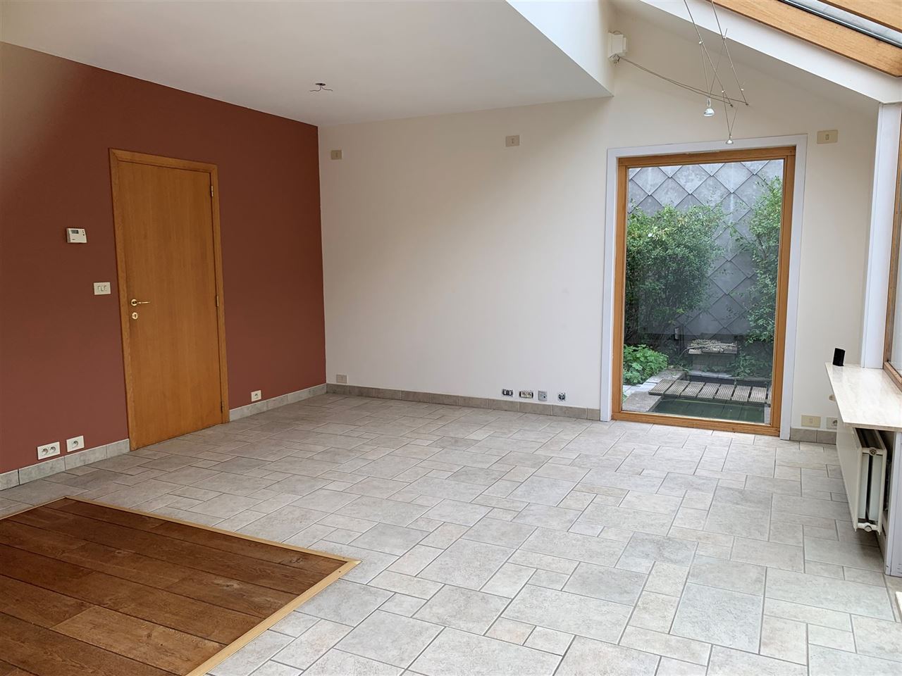 Charmant huis met 2 slaapkamers, tuin en carport.