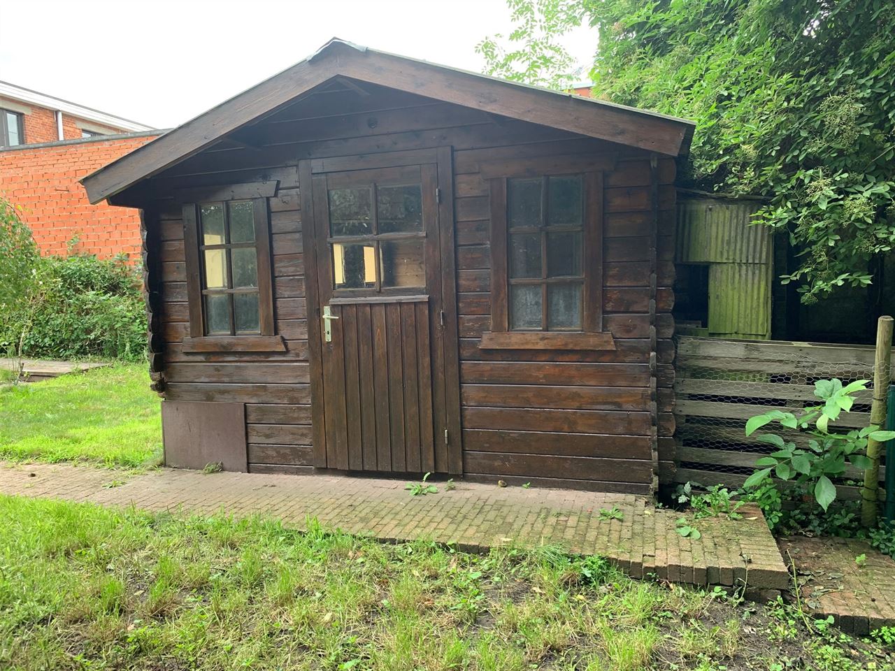Charmant huis met 2 slaapkamers, tuin en carport.