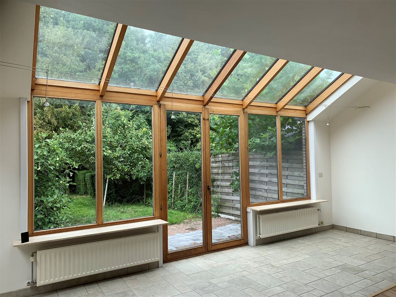 Charmant huis met 2 slaapkamers, tuin en carport.