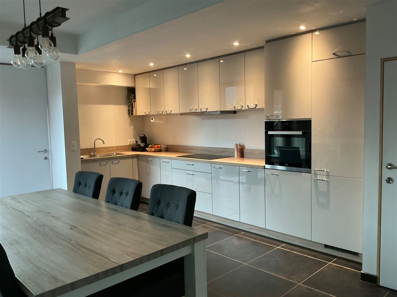 Nieuwe moderne woning met 2 ruime slaapkamers