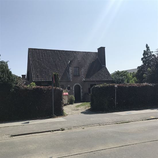 Grote traditionele villa in hartje Moerbeke-Waas