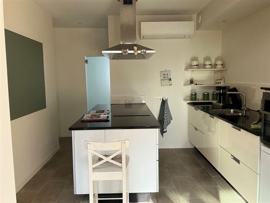 Compleet vernieuwde woning met 2 slaapkamers en tuintje