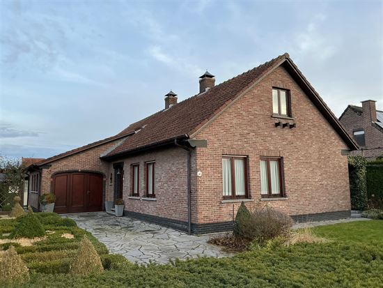 Stijlvolle villa met 4 slaapkamers in rustige buurt.