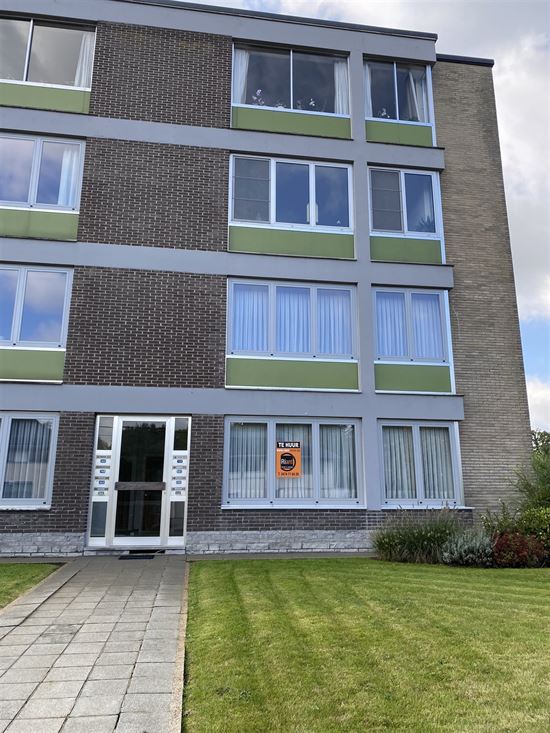 TE HUUR te BELSELE appartement met 2 slaapkamers en garage