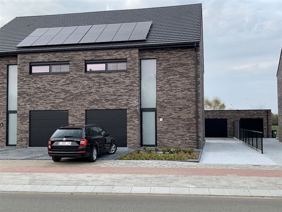Moderne recente woning met tuin, 3 slaapkamers en 2 garages